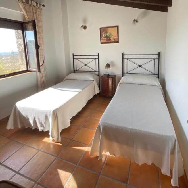 Casa Rural En Candeleda Con Piscina Y Un Maravilloso Jardin Esterno foto