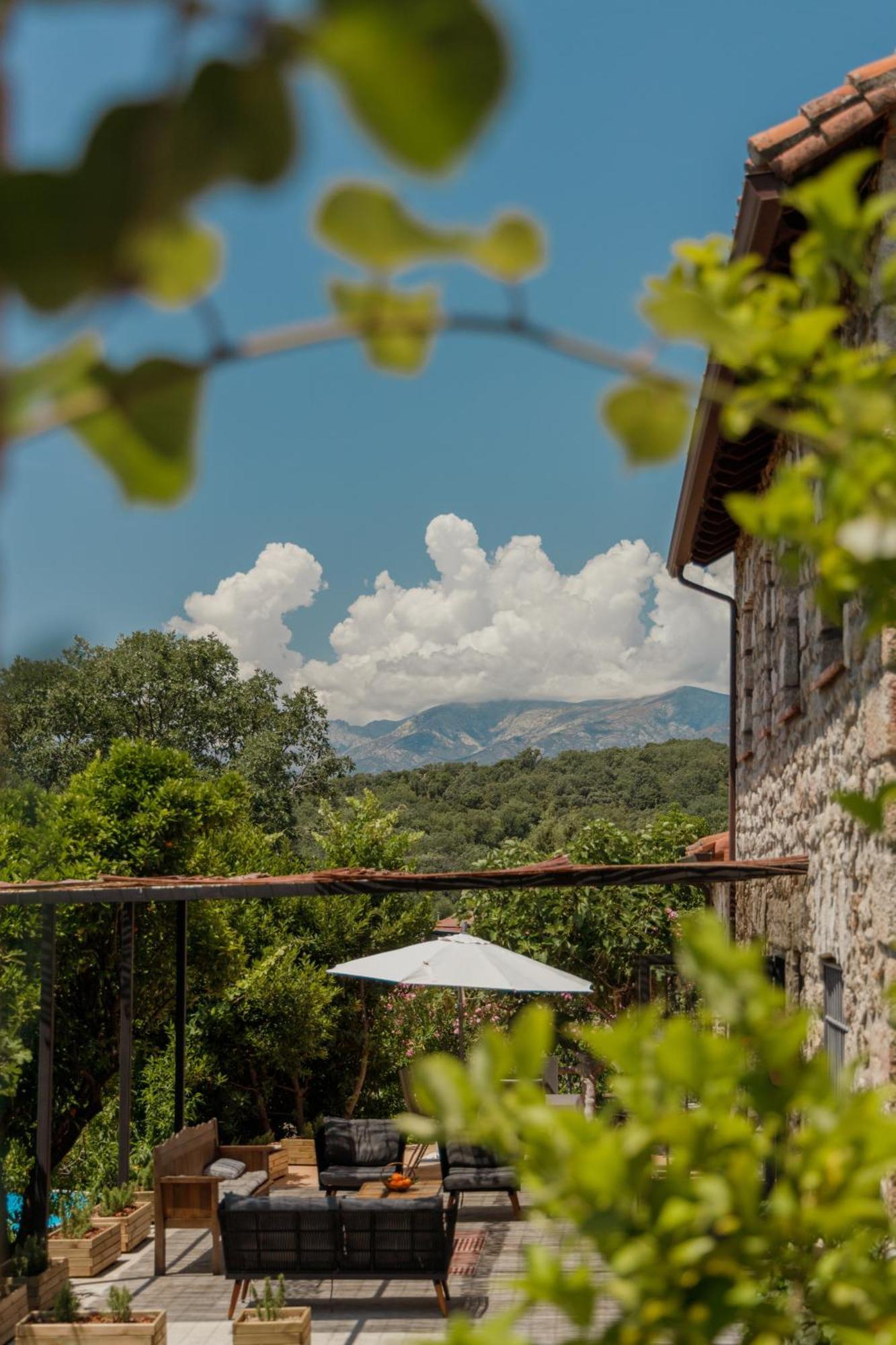 Casa Rural En Candeleda Con Piscina Y Un Maravilloso Jardin Esterno foto