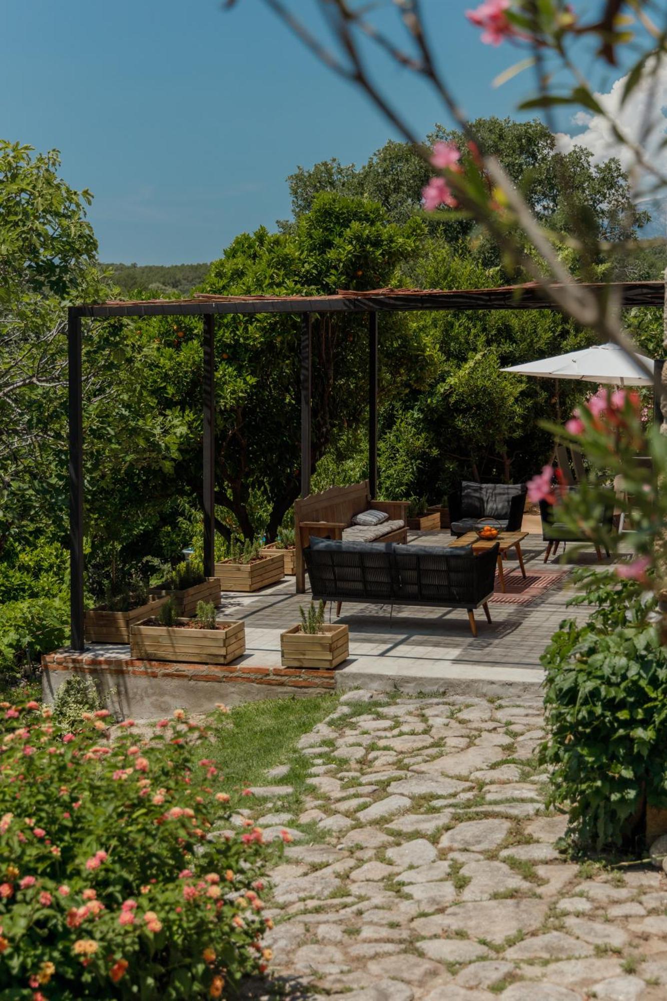 Casa Rural En Candeleda Con Piscina Y Un Maravilloso Jardin Esterno foto