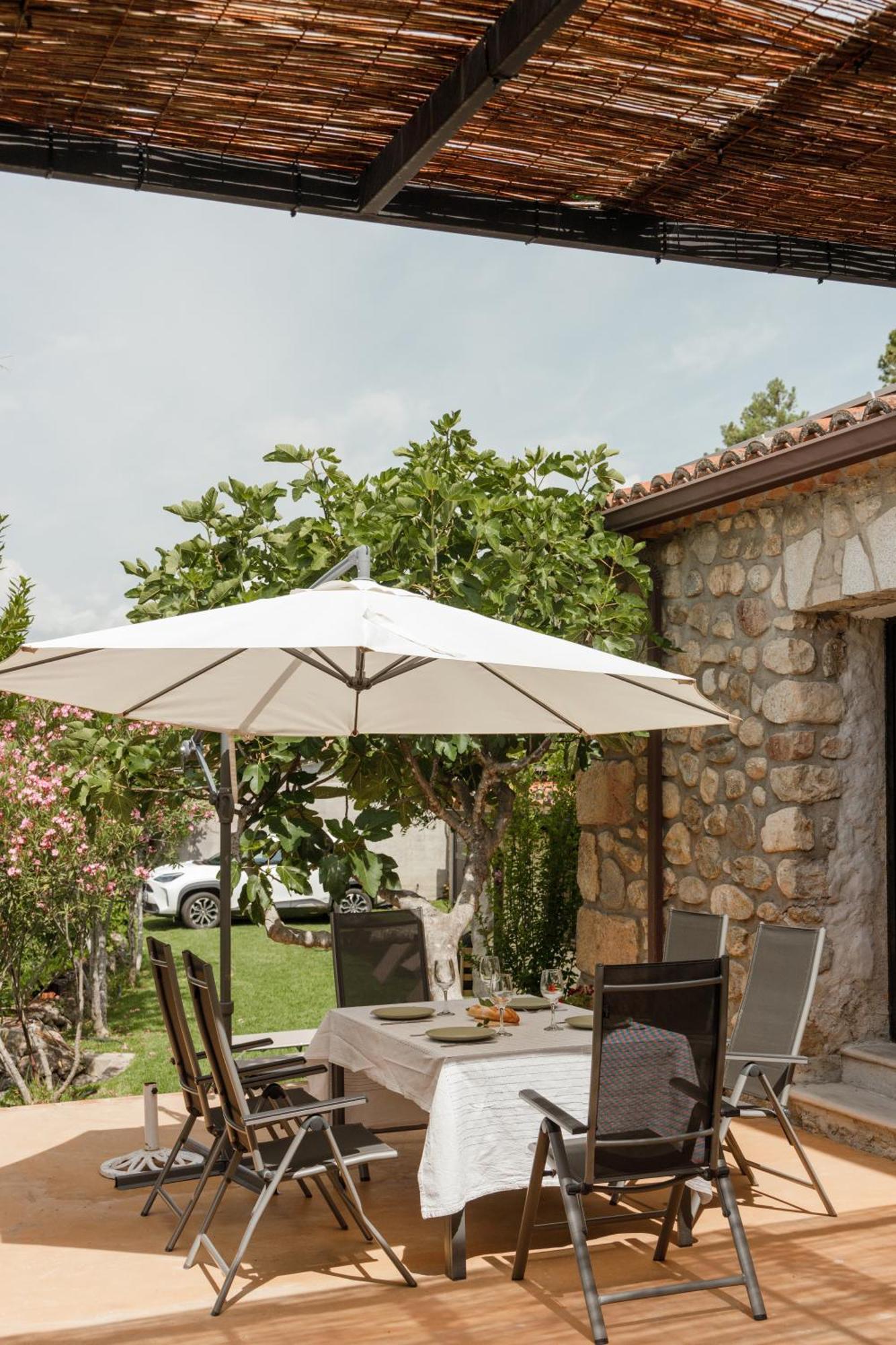 Casa Rural En Candeleda Con Piscina Y Un Maravilloso Jardin Esterno foto